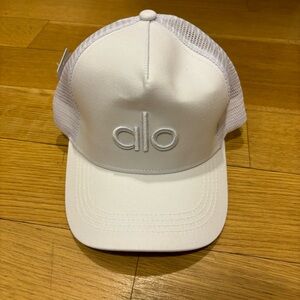 Alo yoga white trucker hat NWT
